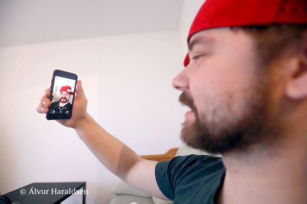 Her tosar Bamsesovs til sínar fylgjarar á Snapchat